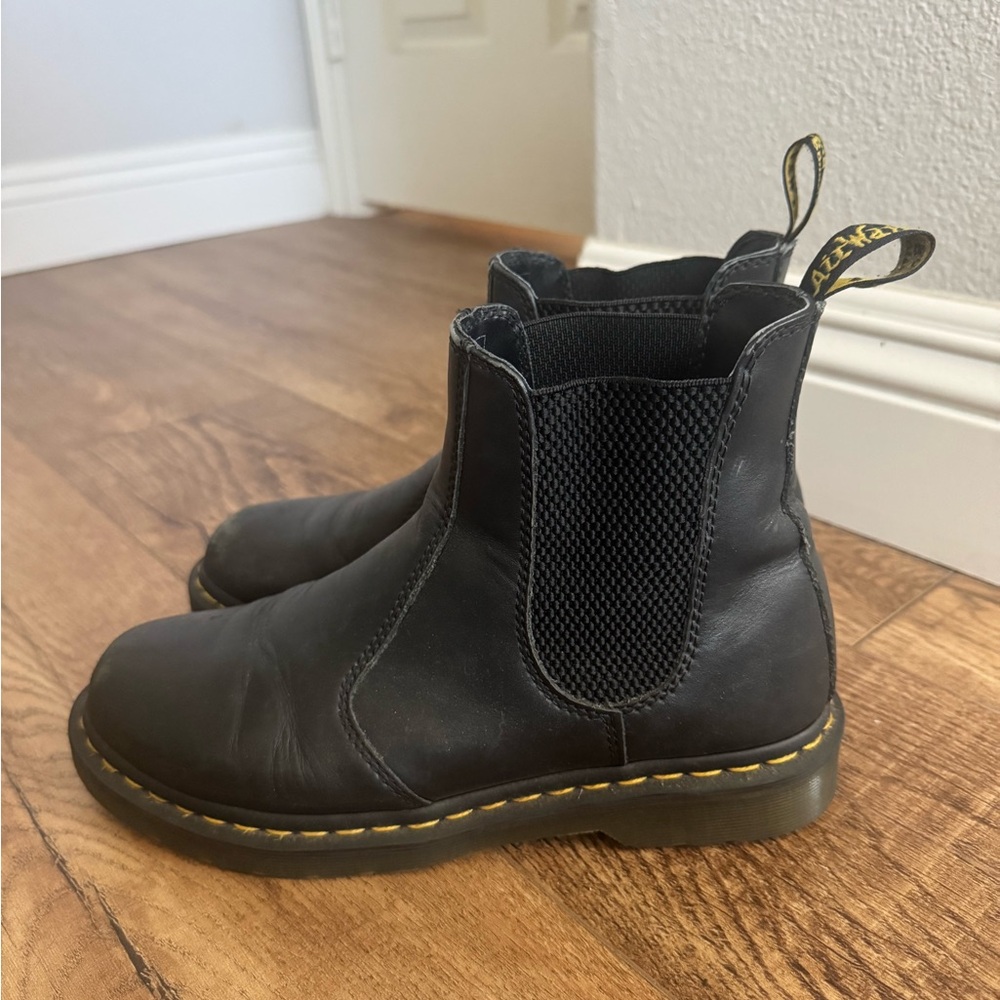 Black Womens Chelsea Boots